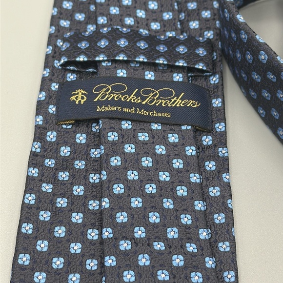 Brooks Brothers Tie - Picture 3 of 4